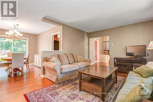 2678 Ulster Crescent, Ottawa, ON 