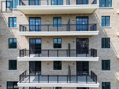 PH02 - 38 EARLINGTON AVENUE , Toronto, Ontario M8X 0B6 3