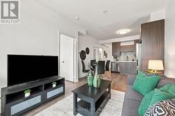 Open concept floorplan w fully separate den - 