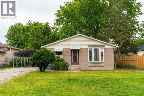 1104 OVERLEA CRESCENT , Sarnia, Ontario N7S 4E7 1