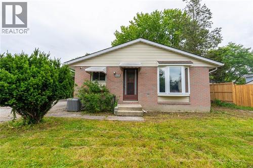 1104 OVERLEA CRESCENT , Sarnia, Ontario N7S 4E7 2