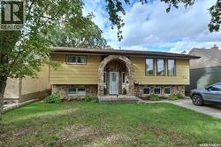 914 Duffield STREET W Moose Jaw, SK S6H 5J9