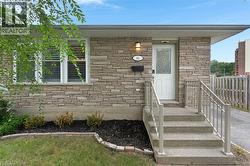 63 CEDARHILL Crescent  Kitchener, ON N2E 1R3