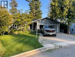 1301 GROSVENOR Place Castlegar, BC V1N 3X8