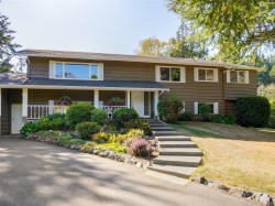 9743 Ardmore Dr North Saanich, BC V8L 5H5