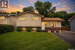 919 Holdsworth CRESCENT Moose Jaw, SK S6H 6T8