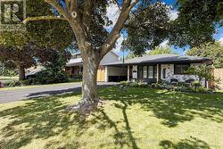 83 DELMAR DRIVE  Hamilton, ON L9C 1J5