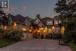 111 WOODHAVEN PARK DRIVE Oakville, ON L6L 4K4