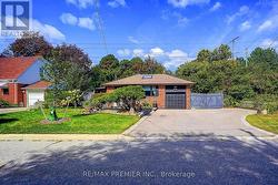 445 SELSEY DRIVE Mississauga, ON L5A 1B7