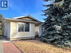 247 Bracewood Road SW  Calgary, AB T2W 3C2