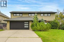 2404 Sovereign Crescent SW  Calgary, AB T3C 3M2