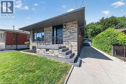 26 PARKLANDS Drive  Hamilton, ON L8K 4W7