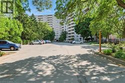 700 DYNES Road Unit# 909  Burlington, ON L7M 3N2