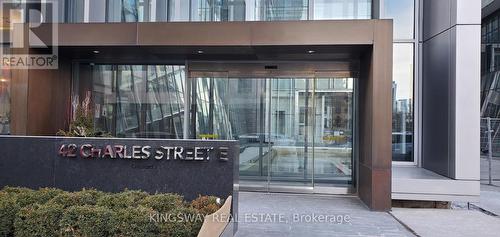 3401 - 42 CHARLES STREET E , Toronto, Ontario M4Y 0B7 2