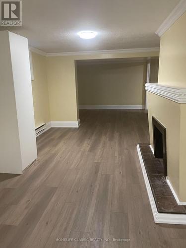 LOWER - 31 MADAWASKA AVENUE , Toronto, Ontario M2M 2R1 3