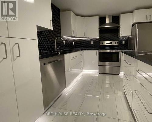 LOWER - 69 SIMPSON ROAD , Newmarket, Ontario L3Y 5E5 2
