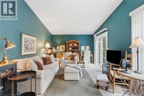 Vaulted ceiling, sliding glass door - 89 Brigade Drive, Hamilton, ON 