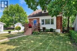 94 Dundas STREET Wallaceburg, ON N8A 2J2