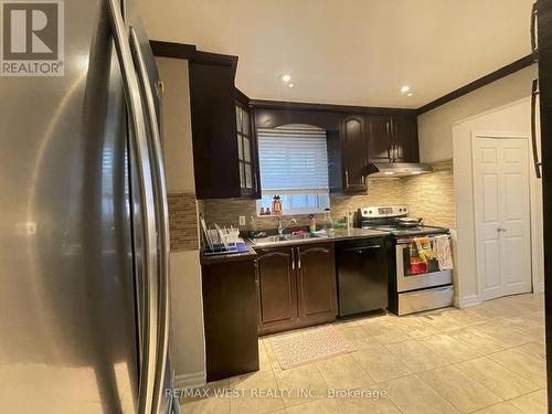 UPPER - 25 CORONADO COURT , Toronto, Ontario M9M 1S6 2