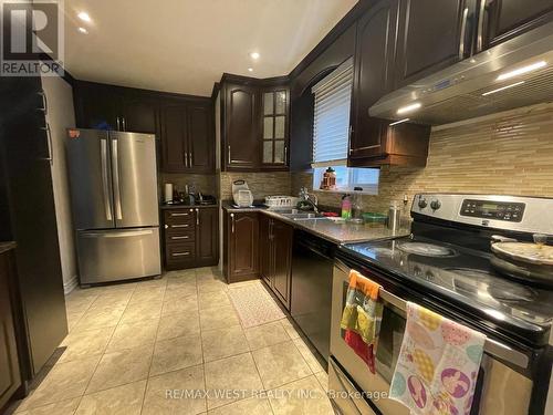 UPPER - 25 CORONADO COURT , Toronto, Ontario M9M 1S6 3