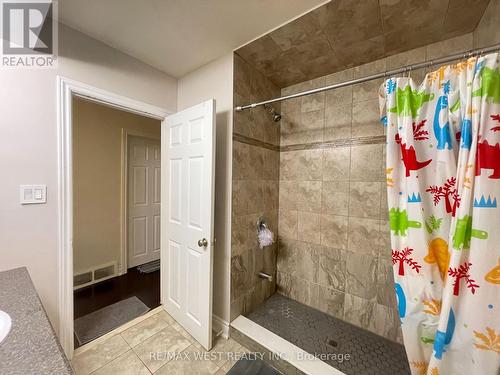 UPPER - 25 CORONADO COURT , Toronto, Ontario M9M 1S6 5