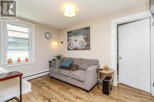 2 - 185 LOUISA STREET , Ottawa, Ontario K1R 6Y9 3