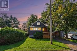 1221 FAIRGREEN AVENUE Ottawa, ON K4B 1N2