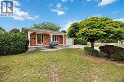 273 TWIN LAKES DRIVE Sarnia, ON N7S 4Y4