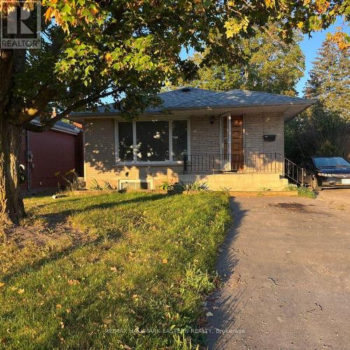 MAIN FLOOR UNIT - 893 FORD STREET , Peterborough (Otonabee Ward 1), Ontario K9J 5V2 1
