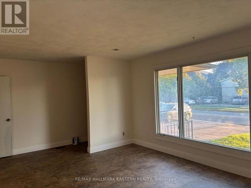 MAIN FLOOR UNIT - 893 FORD STREET , Peterborough (Otonabee Ward 1), Ontario K9J 5V2 2