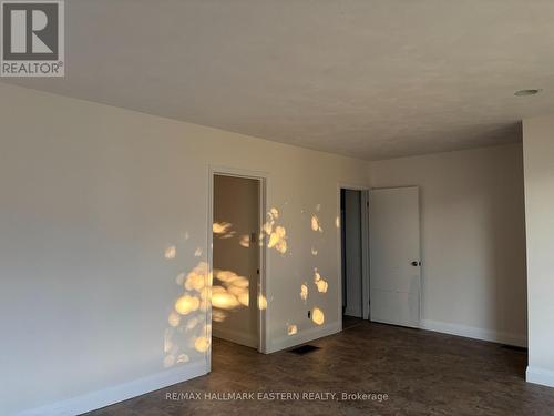 MAIN FLOOR UNIT - 893 FORD STREET , Peterborough (Otonabee Ward 1), Ontario K9J 5V2 3
