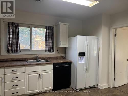 MAIN FLOOR UNIT - 893 FORD STREET , Peterborough (Otonabee Ward 1), Ontario K9J 5V2 4