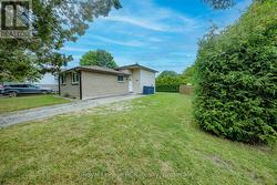 727 JOHNSTON CRESCENT Kincardine, ON N2Z 1S5