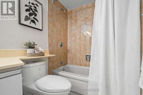 312 - 100 OBSERVATORY LANE , Richmond Hill, Ontario L4C 1T4 2