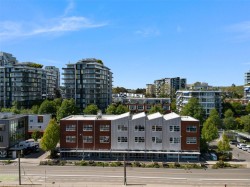 #300-305-388 Harbour Rd Victoria, BC V9A 3S1