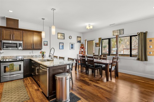 301-309 1 Street  Revelstoke, BC V0E 2S0