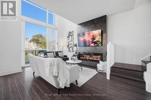 305 - 220 BURNHAMTHORPE ROAD W  Mississauga, ON L5B 4N4