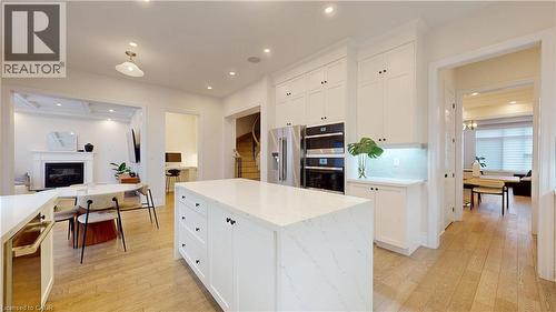3313 SUNNINGDALE Gardens , Oakville, Ontario L6M 5K5 3
