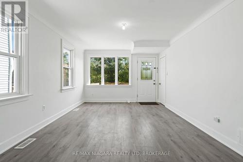 (MAIN LEVEL) - 9 PRINCE STREET , St. Catharines (E. Chester), Ontario L2R 3X6 2