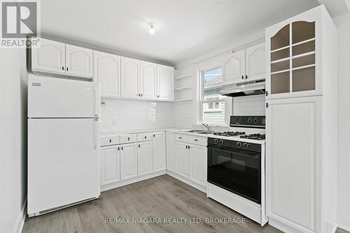 (MAIN LEVEL) - 9 PRINCE STREET , St. Catharines (E. Chester), Ontario L2R 3X6 4