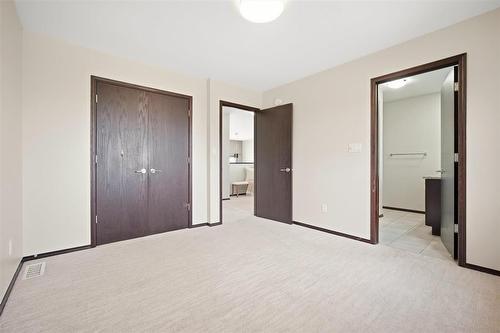 180 North Town Road, Winnipeg, MB 