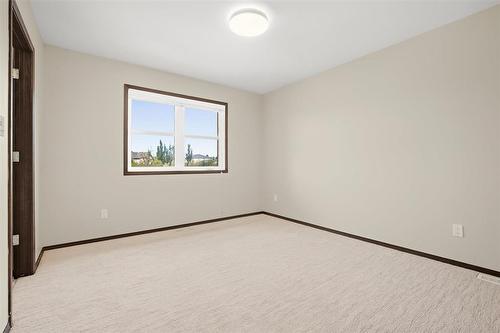 180 North Town Road, Winnipeg, MB 