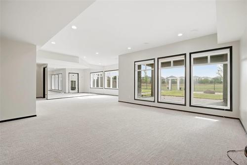 180 North Town Road, Winnipeg, MB 