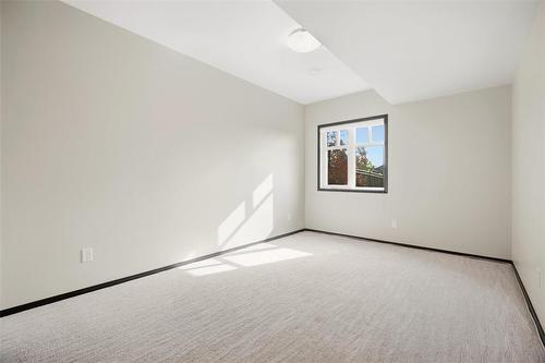 180 North Town Road, Winnipeg, MB 