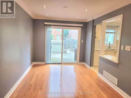 22 DUNBAR CRESCENT , Markham, Ontario L3R 6W8 2