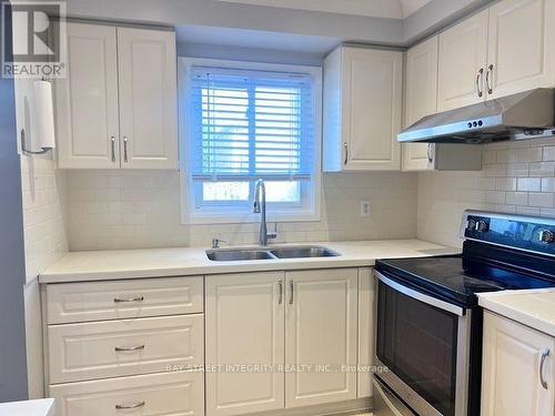 22 DUNBAR CRESCENT , Markham, Ontario L3R 6W8 5