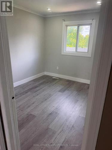 252 SIMPSON CRESCENT , London East, Ontario N5V 5E1 2
