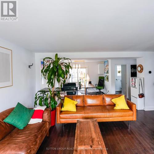 UPPER - 684 BIRCHMOUNT ROAD , Toronto, Ontario M1K 1R3 4