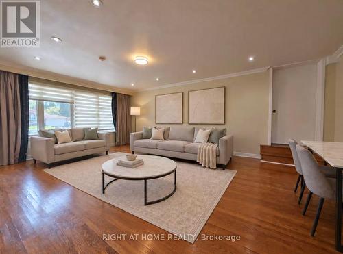 UPPER LEVEL - 26 WEDGEWOOD DRIVE , Toronto, Ontario M2M 2H3 4