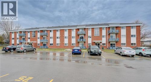 529 PARKSIDE Drive Unit# 10 , Waterloo, Ontario N2L 4X7 2